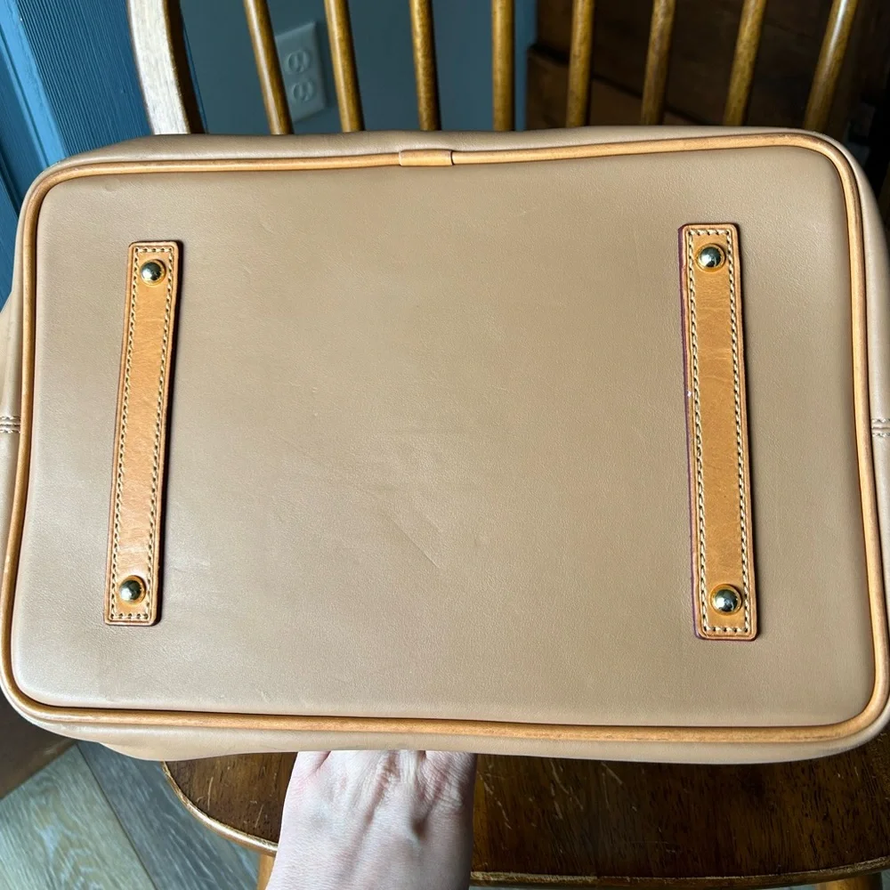 EUC Dooney & Bourke Smooth Leather Tobi Tote - Beige & Tan w/ Fuchsia Interior - Picture 6 of 16